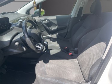 Peugeot 208 puretech 82ch ss bvm5 signature garantie 12 mois occasion simplicicar toulon est simplicicar simplicibike france