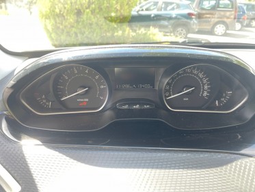 Peugeot 208 puretech 82ch ss bvm5 signature garantie 12 mois occasion simplicicar toulon est simplicicar simplicibike france