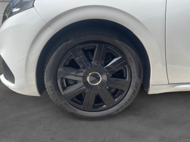 Peugeot 208 puretech 82ch ss bvm5 signature garantie 12 mois occasion simplicicar toulon est simplicicar simplicibike france