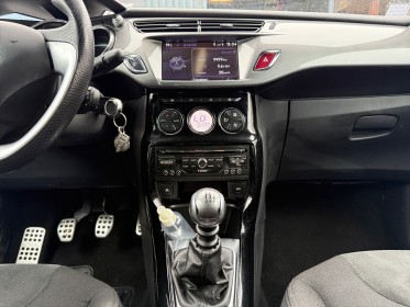 Ds ds 3 bluehdi 120 ss bvm6 sport chic garantie 12 mois distribution faite caméra de recul pack hi-fi radar arrière...