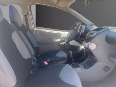 Peugeot 107 1.0e 12v 68ch blue lion urban garantie 12 mois faible consommation idéal ville et jeune permis occasion...