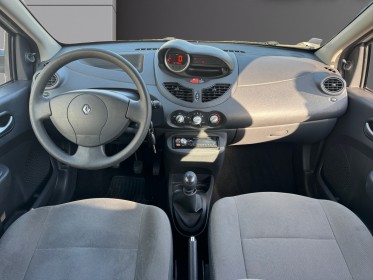 Renault twingo ii 1.2 16v 75 eco2 authentique, faible kilométrage, garantie 12 mois occasion scl 56 - simplicicar vannes...