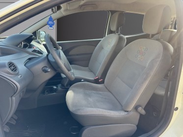 Renault twingo ii 1.2 16v 75 eco2 authentique, faible kilométrage, garantie 12 mois occasion scl 56 - simplicicar vannes...