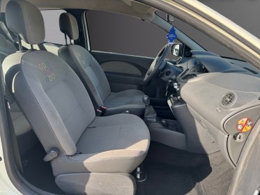 Renault twingo ii 1.2 16v 75 eco2 authentique, faible kilométrage, garantie 12 mois occasion scl 56 - simplicicar vannes...