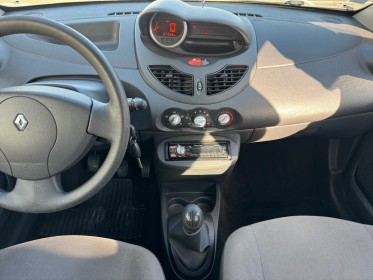 Renault twingo ii 1.2 16v 75 eco2 authentique, faible kilométrage, garantie 12 mois occasion scl 56 - simplicicar vannes...