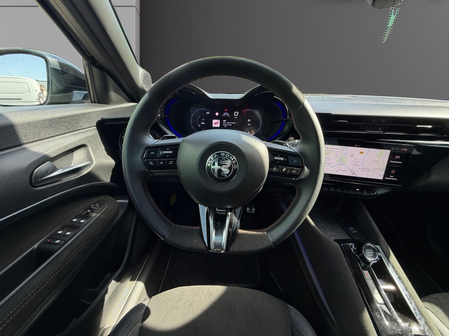 ALFA ROMEO d'occasion JUNIOR 1.2 IBRIDA 145 JUNIOR intensea E-DCT6 de