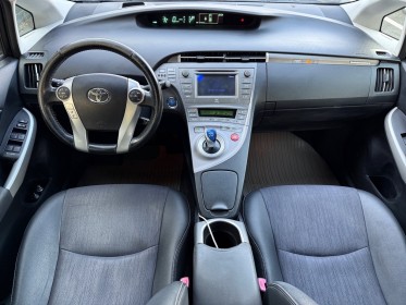 Toyota prius rechargeable 136h dynamic - garantie 12mois - entretien a jour - historique toyota - camera de recul - sieges......