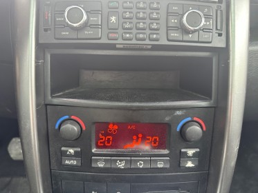 Peugeot 207 sw boite auto/1.6 vti/120ch/ premium outdoor/carplay/garantie 12 mois occasion simplicicar salon de provence...