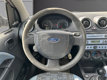 Ford fiesta 1.3i senso - suivi complet/climatisation - garantie 12 mois occasion simplicicar soissons simplicicar...