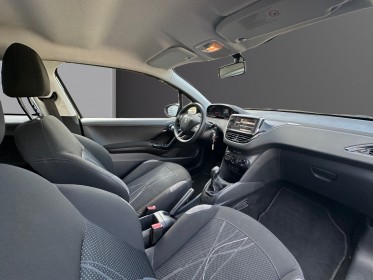 Peugeot 208 68ch/moteur a chaine/climatisation/ecran bluetooth/garantie 12 mois occasion simplicicar salon de provence...