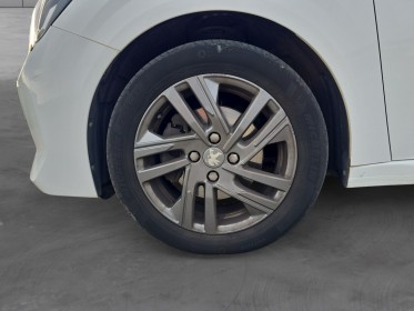 Peugeot 208 100 ch ss eat8 style apple carplay garantie 12 mois occasion simplicicar vichy simplicicar simplicibike france