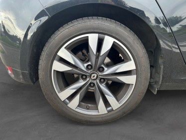 Renault megane iv berline tce 160 edc intens-caméra-affichage tête haute-attelage-garantie 12 mois occasion simplicicar...
