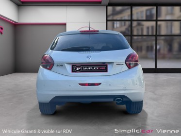 Peugeot 208 1.6 bluehdi 120ch ss bvm6 gt line toit pano - garantie 12 mois occasion simplicicar vienne simplicicar...