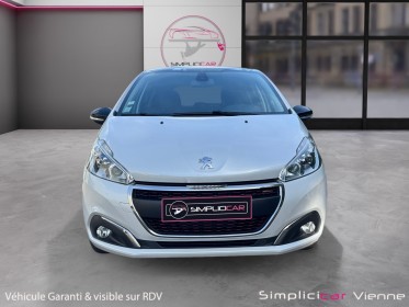 Peugeot 208 1.6 bluehdi 120ch ss bvm6 gt line toit pano - garantie 12 mois occasion simplicicar vienne simplicicar...