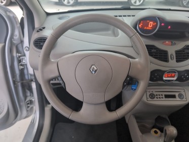 Renault twingo ii 1.2 16v 75 eco2 initiale paris - garantie 12 mois occasion simplicicar brest simplicicar simplicibike france
