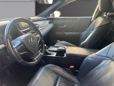 Lexus es300h 2020 apple carplay, 4 vitres éléctrique, toit panoramique, regulateur et limiteur de vitesse, garantie 12......