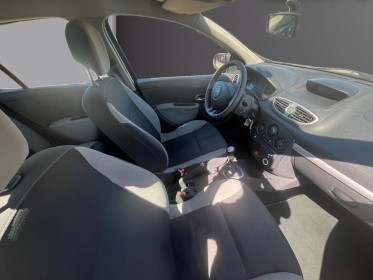 Renault clio iii 1.2 16v 75 eco2 authentique euro 5 / entretien renault occasion avignon (84) simplicicar simplicibike france