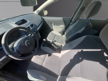 Renault clio iii 1.2 16v 75 eco2 authentique euro 5 / entretien renault occasion avignon (84) simplicicar simplicibike france