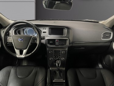 Volvo v40 d2 120 summum geartronic a - garantie 12 mois occasion simplicicar lyon ouest simplicicar simplicibike france