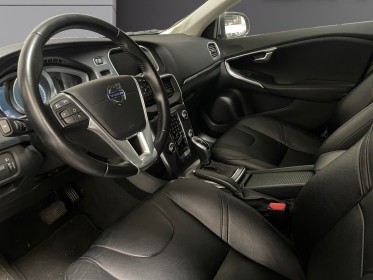 Volvo v40 d2 120 summum geartronic a - garantie 12 mois occasion simplicicar lyon ouest simplicicar simplicibike france