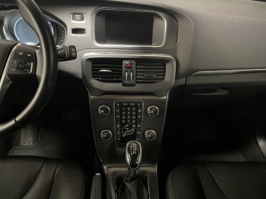 Volvo v40 d2 120 summum geartronic a - garantie 12 mois occasion simplicicar lyon ouest simplicicar simplicibike france