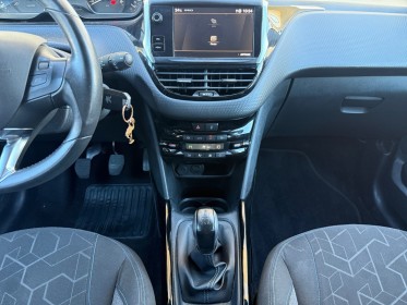 Peugeot 2008 bluehdi 100ch bvm5 signature caméra carplay garantie 12 mois occasion simplicicar marignane  simplicicar...