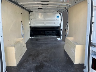 Renault trafic fourgon gn l2h1 3000 kg blue dci 150 confort caméra de recul apple carplay démarrage sans clé garantie......