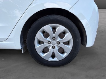 Hyundai i20 1.2 75 initia/premiÈre main/carnet d'entretien/carrosserie parfaite/entretien ok/garantie 12 mois occasion...