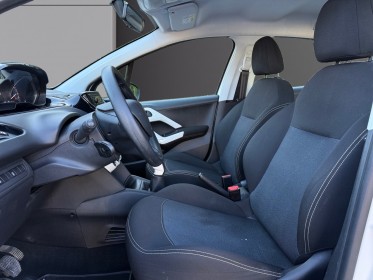 Peugeot 208 68ch bvm5 like climatisation régulateur limiteur de vitesse occasion simplicicar pertuis  simplicicar...