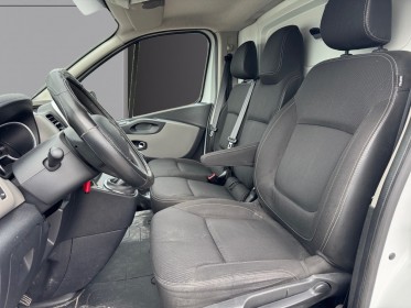 Renault trafic fourgon l2h1 1200 kg dci 120 grand confort attelage kit bois clim régulateur garantie 12 mois occasion...