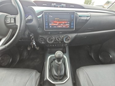 Toyota hilux x-tra cabine 4wd 2.4l 150 d-4d legende siege tissu, housse en cuir abimé conducteur occasion simplicicar rennes...