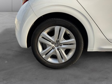 Peugeot 208 1.2 puretech 82ch bvm5 style garantie 12 mois occasion simplicicar toulon est simplicicar simplicibike france