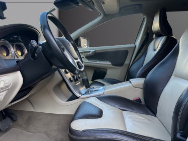 Volvo xc60 d3 awd r-design geartronic a - toit ouvrant - siÈges chauffants - distribution changÉe occasion simplicicar...