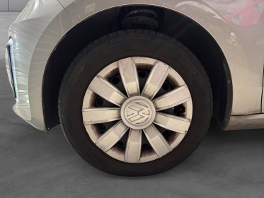 Volkswagen e-up! 2.0 electrique bluetooth clim garantie 12 mois occasion simplicicar narbonne simplicicar simplicibike france