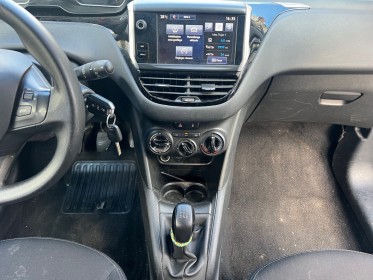 Peugeot 208 1.2 puretech 82ch bvm5 style, garantie 12 mois. occasion simplicicar villejuif  simplicicar simplicibike france
