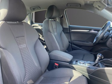 Audi a3 berline 35 tdi 150 s tronic 7 s line - suivi audi - camera -  carplay / android auto - key less - faible km occasion...