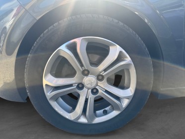 Peugeot 208 allure vti 90 ch bvm5 radar de recul occasion simplicicar orgeval  simplicicar simplicibike france