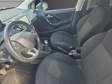 Peugeot 208 1.2 puretech 82ch bvm5 style//garantie 12 mois// occasion simplicicar lille  simplicicar simplicibike france
