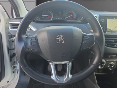 Peugeot 208 1.2 puretech 82ch bvm5 style//garantie 12 mois// occasion simplicicar lille  simplicicar simplicibike france