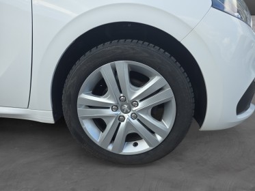 Peugeot 208 1.2 puretech 82ch bvm5 style//garantie 12 mois// occasion simplicicar lille  simplicicar simplicibike france