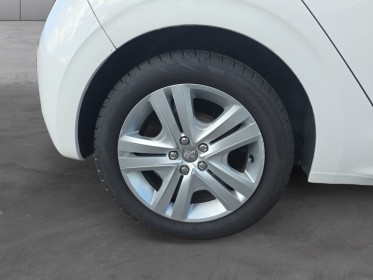 Peugeot 208 1.2 puretech 82ch bvm5 style//garantie 12 mois// occasion simplicicar lille  simplicicar simplicibike france