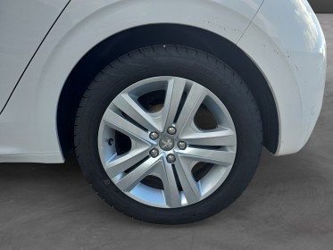 Peugeot 208 1.2 puretech 82ch bvm5 style//garantie 12 mois// occasion simplicicar lille  simplicicar simplicibike france