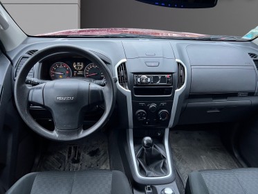 Isuzu d-max crew cab 1.9 4x4 planet 1ere main occasion parc voitures beauvais simplicicar simplicibike france