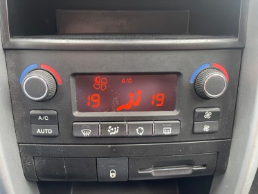 Peugeot 207 1.4 hdi 70ch clim  radar garantie 1 an faible kilométrage occasion parc voitures beauvais simplicicar...