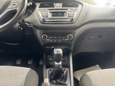 Hyundai i20 1.2 84 intuitive plus feux automatiques régulateur de vitesse faible consommation garantie 12 mois occasion...