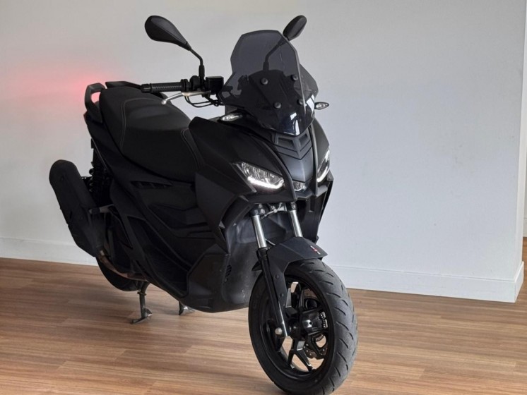 Aprilia sr gt 125 black edition / ecran tft / entretien aprillia / idÉal jeunes permis formation 125 cc occasion simplicicar...