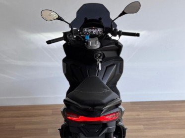 Aprilia sr gt 125 black edition / ecran tft / entretien aprillia / idÉal jeunes permis formation 125 cc occasion simplicicar...