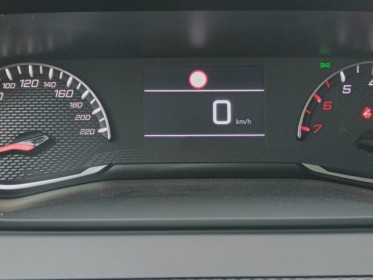 Peugeot 208 1.2 puretech 100ch ss bvm6  finition active pack / line assist / caméra de recul occasion réunion ville st...