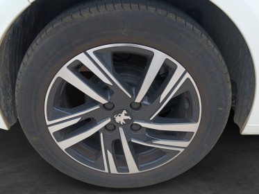 Peugeot 208 1.2 puretech 100ch ss bvm6  finition active pack / line assist / caméra de recul occasion réunion ville st...