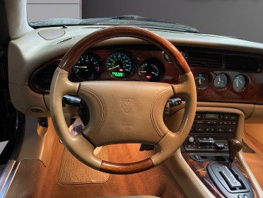 Jaguar xk8 4.0i v8 cabriolet garantie 12 mois occasion simplicicar saint-jean simplicicar simplicibike france